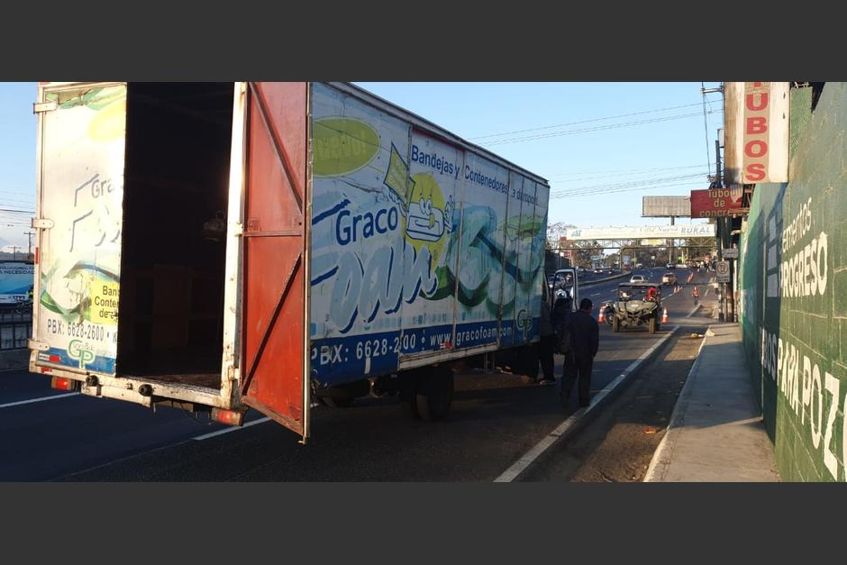 El camión se desplazaba sobre la ruta al Pacífico y fue sorprendido por la PMT de Villa Nueva. (Foto: PMT Villa Nueva)