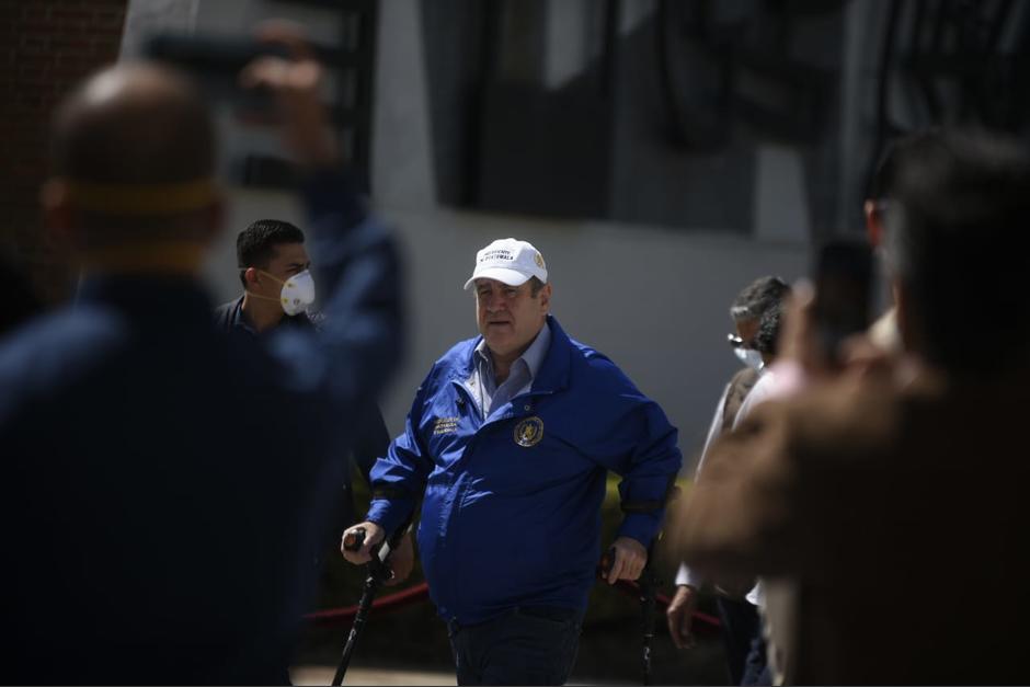 El presidente Alejandro Giammattei acudió al Parque de la Industria para verificar los avances del Hospital que funcionará en el lugar a partir del lunes. (Foto: Wilder López/Soy502)