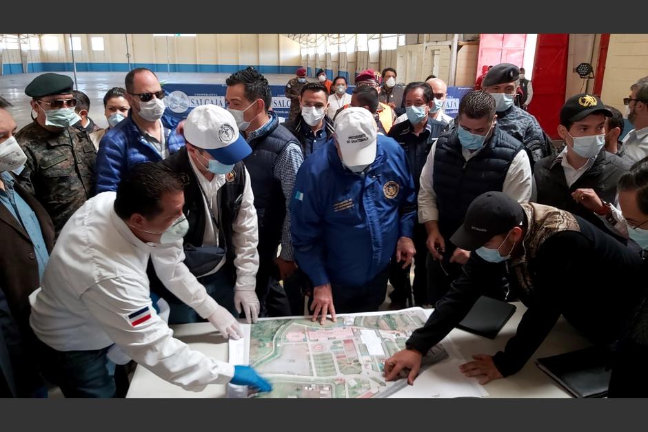 El presidente supervisa el lugar que sería el segundo hospital temporal por Covid-19. (Foto: Stereo100)&nbsp;