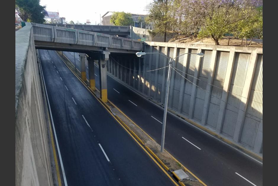 El Periférico, a la altura de la Aguilar Batres, no transitaba ni un solo vehículo. (Foto: Jessica Gramajo/Soy502)