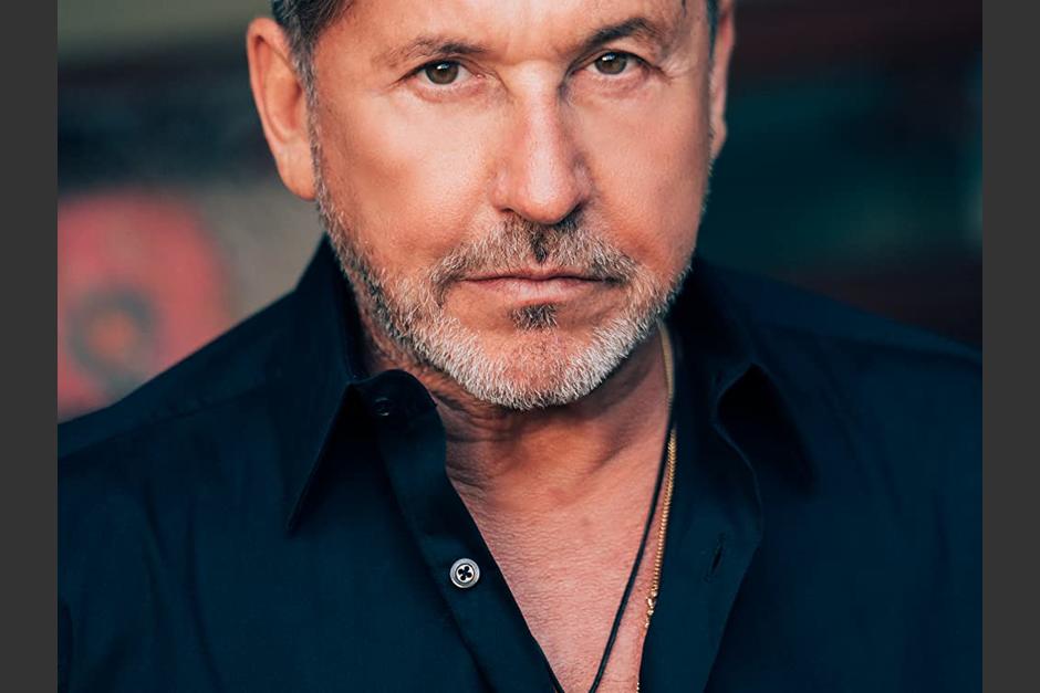 El cantautor confirm&oacute; la noticia en sus redes sociales. (Foto: Amazon.com)&nbsp;