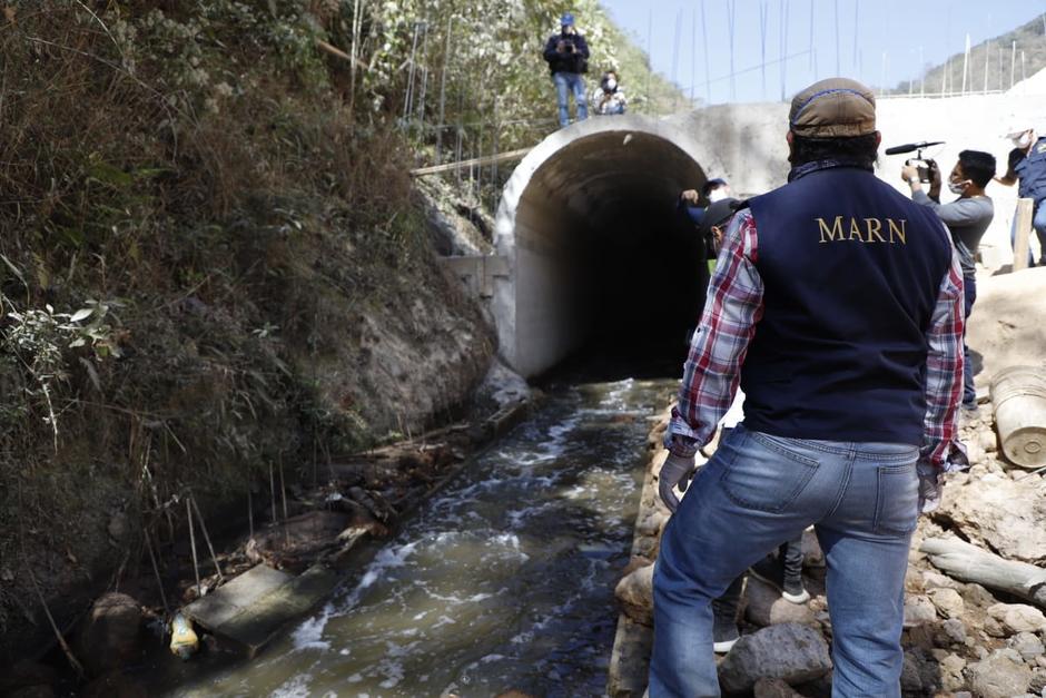 Se investiga la contaminaci&oacute;n del r&iacute;o Canalitos en el &aacute;rea norte. (Foto: MARN)&nbsp;