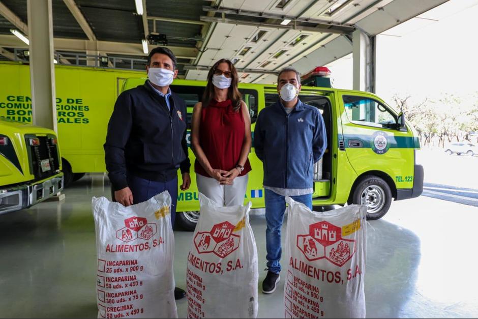Se entregaron mil 200 kits de alimentos. (Foto cortes&iacute;a: Cervecer&iacute;a Centro Americana, S.A)