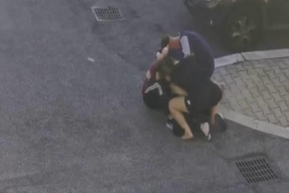 Marco Barbieri, exdirectivo del AS Roma volvió a casa después de 40 días internado por Coronavirus, fue recibido con aplausos de sus vecinos y con abrazo de su esposa y sus dos hijos. (Foto: Captura de video)