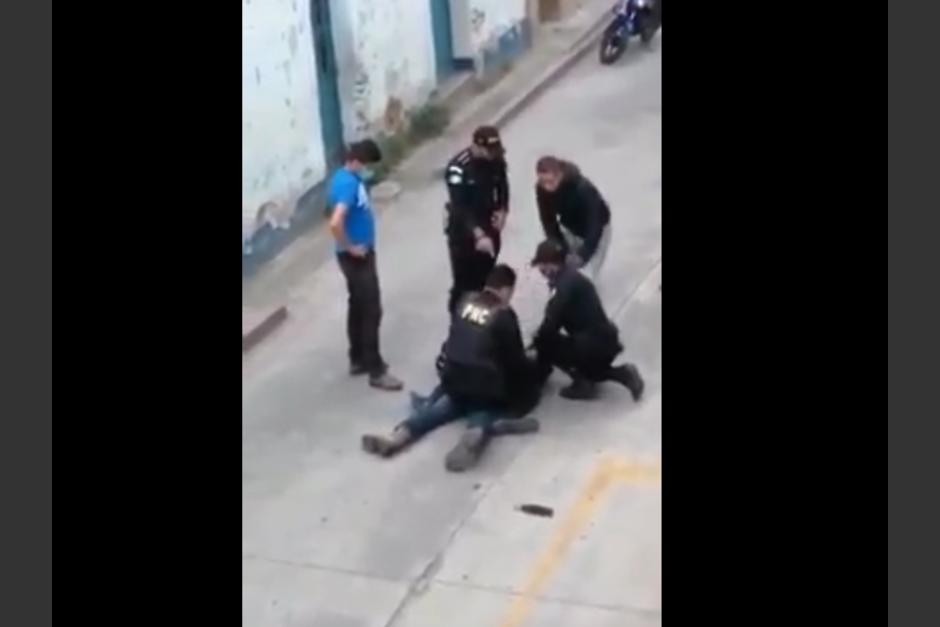Un video circula en redes sociales donde se denuncia supuesta agresi&oacute;n por parte de la PNC. (Foto: captura video)&nbsp;