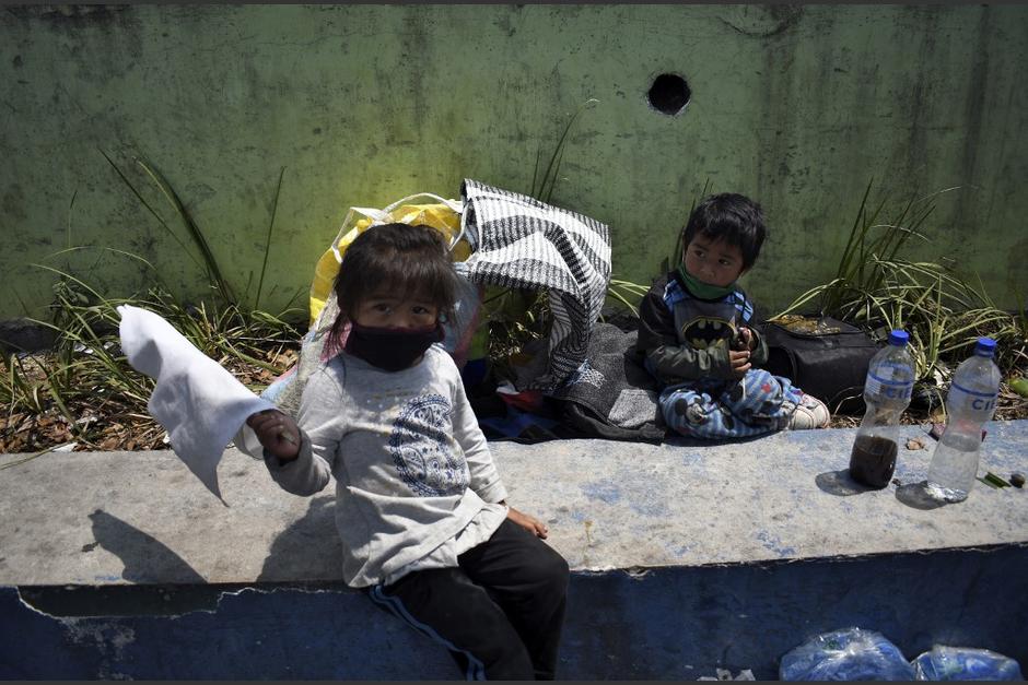 Cada vez hay más banderas blancas. (Foto: AFP)&nbsp;