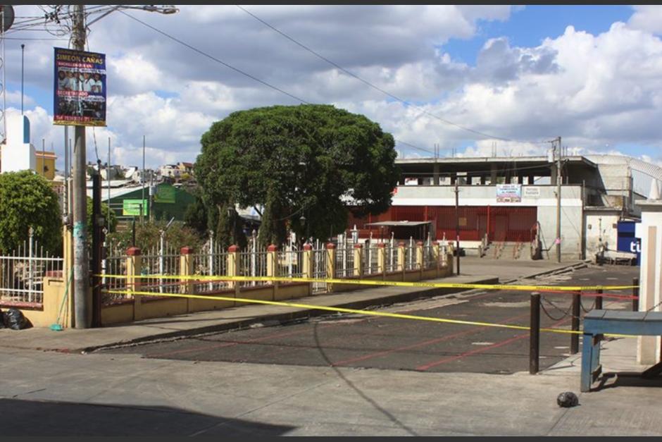 El área del mercado de Patzún fue acordonado para evitar el ingreso de personas. (Foto: Municipalidad de Patzún)