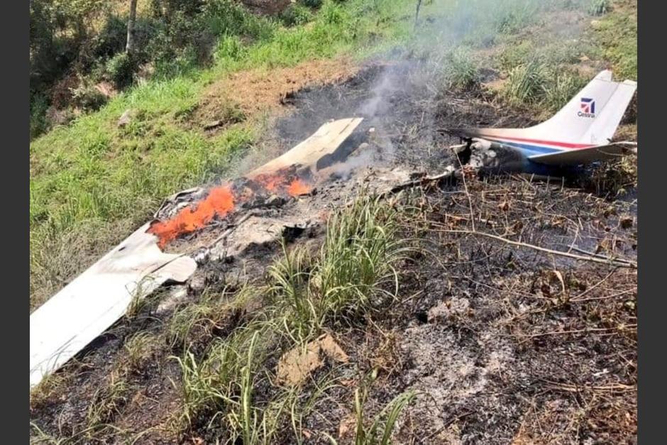 Una avioneta se precipit&oacute; a tierra seg&uacute;n los bomberos voluntarios. (Foto: Stereo100)&nbsp;