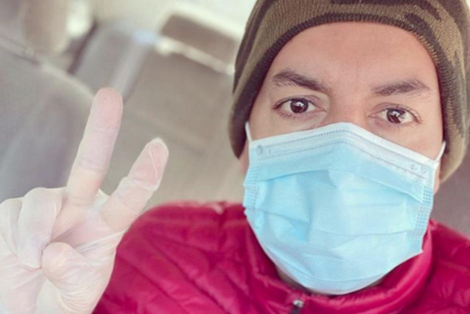 Ángel Villagómez derramó lágrimas cuando contó su historia acerca de su encuentro con el covid19. (Foto: Instagram)&nbsp;