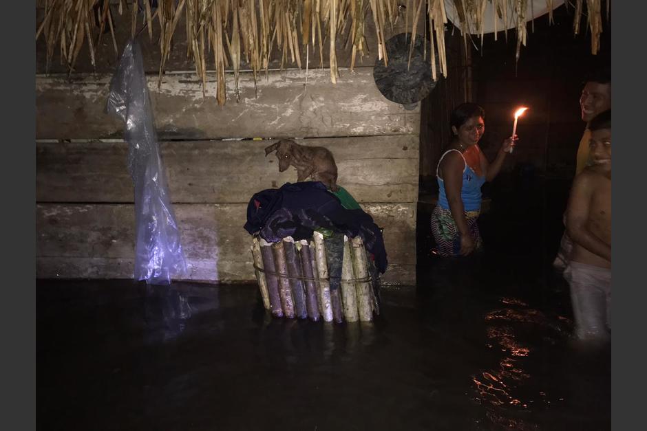 Viviendas de Lívingston, Izabal sufrieron daños por las fuertes lluvias. (Foto: Conred)