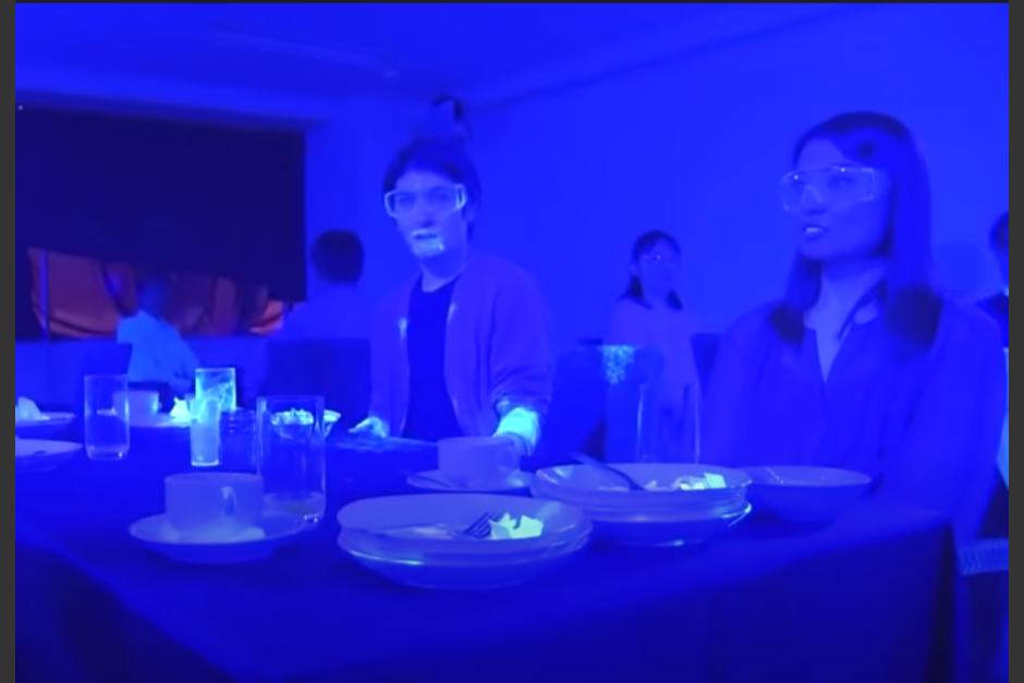 El video de este experimento se ha compartido en las redes sociales en los últimos días. (Captura Video)