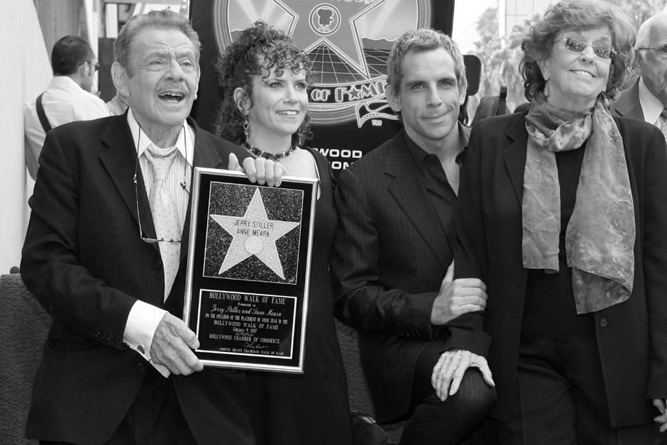 Jerry Stiler, izquierda, era un legendario actor de Broadway y mundialmente famoso por su participación en la serie de "Seinfield". Falleció a los 92 años. Su hijo, el famoso actor Ben Stiller, informó sobre la muerte. (Foto: AFP)