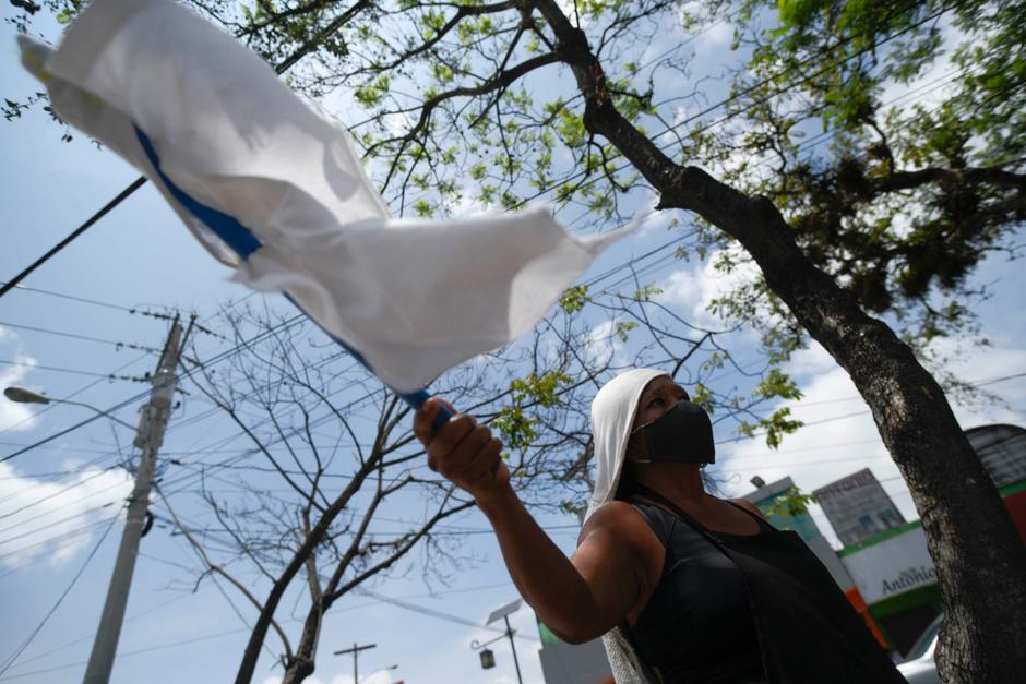 Yolanda García se vio en la necesidad de salir a pedir ayuda. (Foto: Wilder López/Soy502)