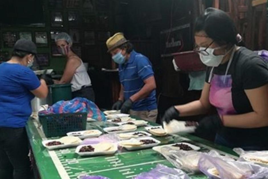 "Tan lechuga yo" reparte alimentos a afectados por la pandemia en Quetzaltenango. (Foto: Gabriela Villatoro)