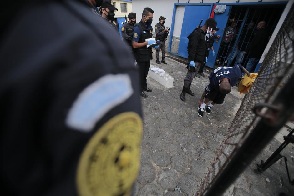 Durante la requisa también fueron localizados celulares y números de cuentas bancarias. (Foto: Ministerio de Gobernación)