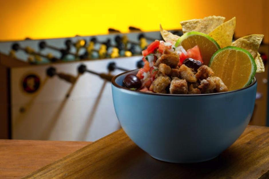 Chifrijo, el plato t&iacute;pico de Costa Rica se vender&aacute; para recaudar fondos a beneficio de los ticos varados por COVID-19 en Guatemala. (Foto: Shutterstock)