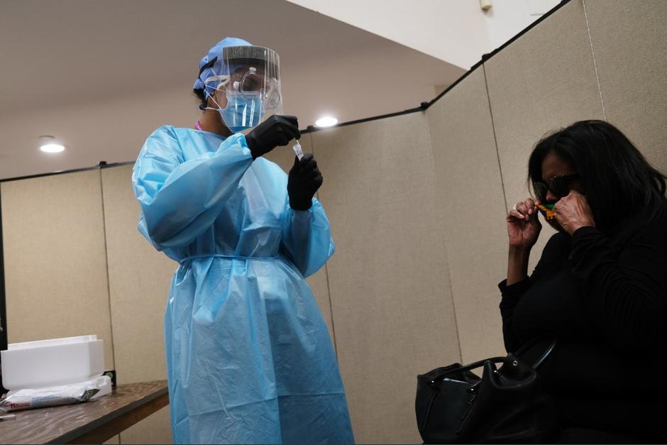 Seg&uacute;n la OMS, en el mundo se reportan m&aacute;s de 4 millones de personas contagiadas con Covid-19, de las cuales casi 279 mil han fallecido. (Foto: AFP)