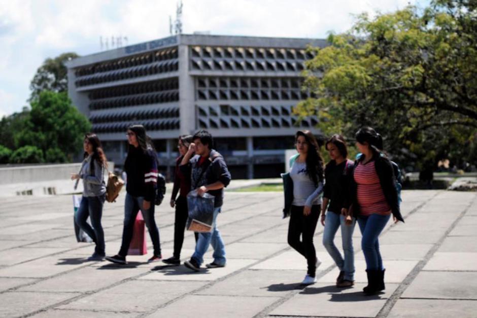El rector de la Usac, Murphy Paiz, se&ntilde;al&oacute; que la posibilidad de clases presenciales en algunas facultades quedar&aacute; descartada por el resto del a&ntilde;o. (Foto: Archivo/Soy502)&nbsp;