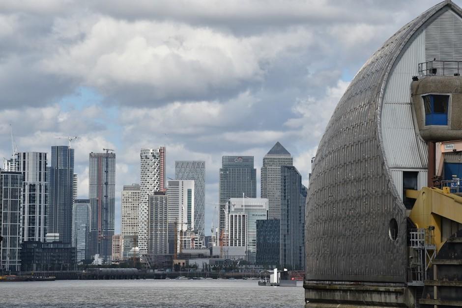 Los rascacielos de oficinas se tambalean ante la pandemia en el mundo ya que miles de personas están trabajando desde su casa. (Foto: AFP)