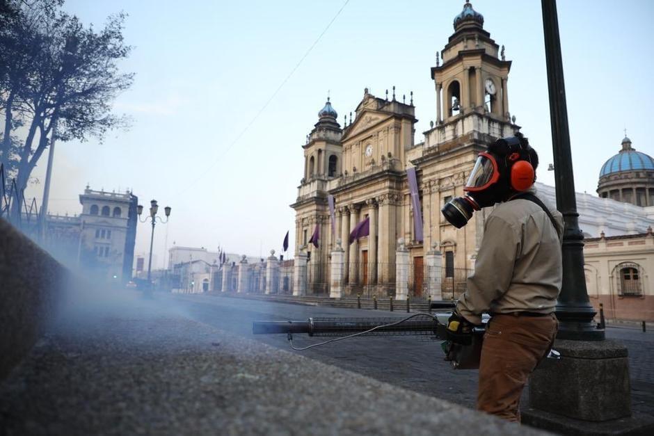 Varias municipalidades en todo el pa&iacute;s desinfectan las calles ante el coronavirus. (Foto: archivo/Soy502)&nbsp;