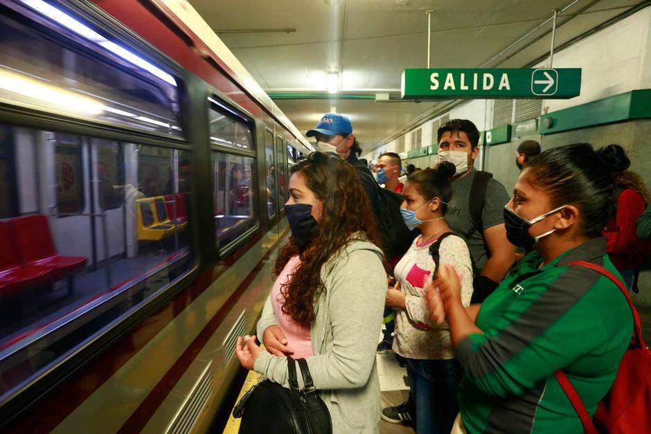 El reclamo inició por parte de un usuario del tren a un guardia que no tenía puesta la mascarilla. (Foto: SITEUR)