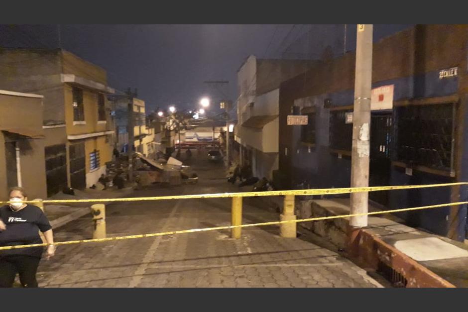 La calle que conduce al albergue en la 29 avenida "A" y 7 avenida zona 8 se cerr&oacute;. (Foto: Jos&eacute; Rodas)&nbsp;