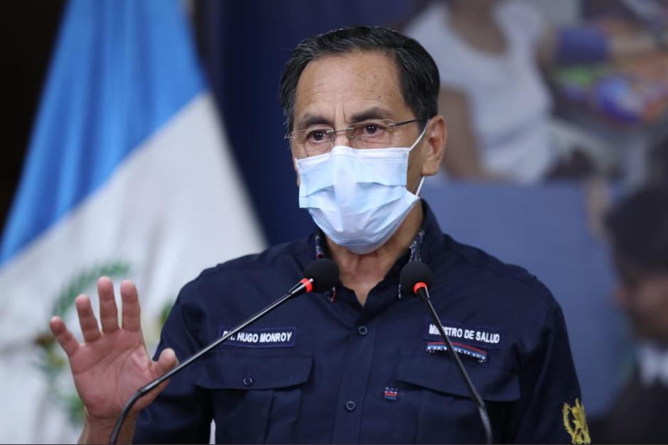 El ministro de Salud, Hugo Monroy; y dos viceministros más ofrecieron una entrevista telefónica a Soy502. (Foto: Secretaría de Comunicación Social de la Presidencia)