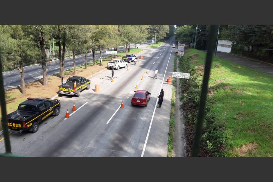 El tráfico se ha mantenido intenso a pesar del toque de queda. (Foto: PNC)&nbsp;