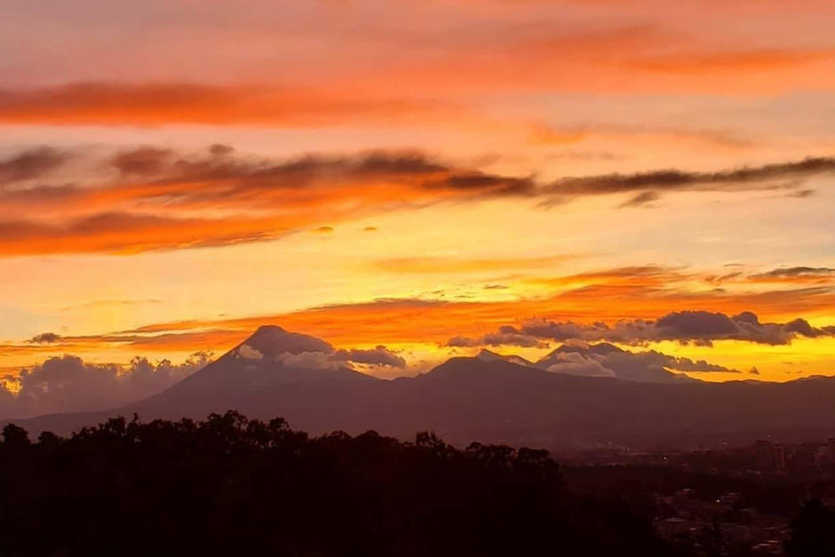 El atardecer fue captado por los internautas guatemaltecos. (Foto: Tuti Furl&aacute;n)