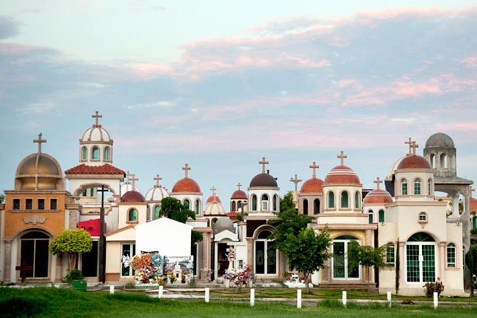 Los visitantes podr&iacute;an creer que se trata de un lujoso residencial, pero es un cementerio. (Foto: Juan Carlos Cruz / Cuarto Oscuro)