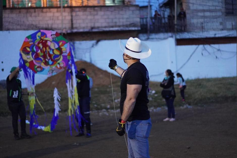 El alcalde de Mixco particip&oacute; este domingo en un festival de barriletes en Mixco. (Foto: Tomado de Facebook)&nbsp;