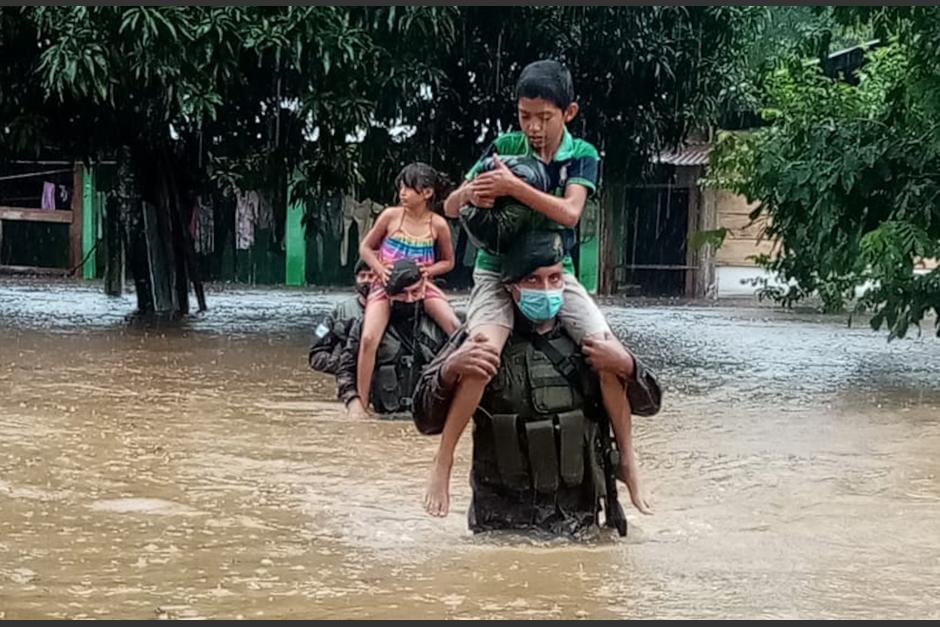 Decenas de personas han sido evacuadas debido a las inundaciones y crecidas de ríos provocadas por el huracán Eta. (Foto: Mindef)