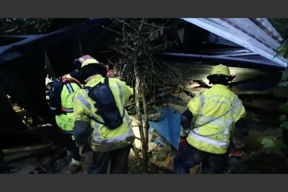 Socorristas lograron llegar a la aldea Quejá, en San Cristóbal Verapaz, Alta Verapaz. (Foto: Captura de pantalla)