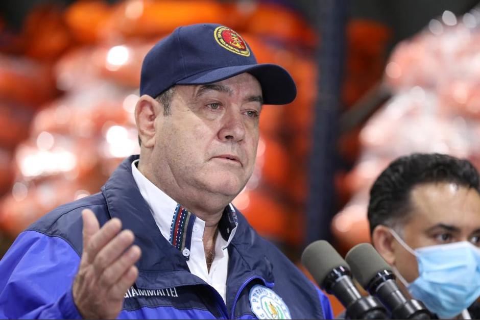 El presidente Alejandro Giammattei ofreci&oacute; una conferencia de prensa por la emergencia generada por la Depresi&oacute;n Tropical Eta. (Foto: Presidencia)