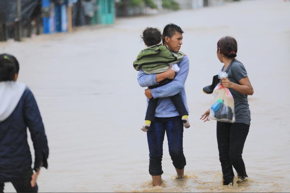 Cientos de personas se han visto obligadas a dejar sus hogares debido a los embates provocados por Eta. (Foto: Ej&eacute;rcito)