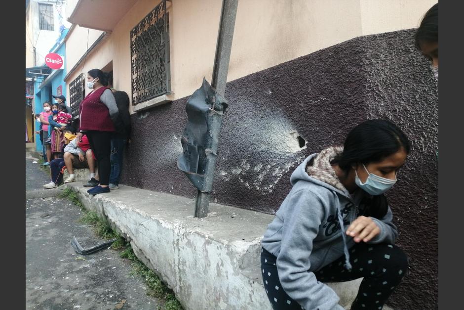 Algunos inmuebles cercanos a la tortillería sufrieron daños por la explosión. (Foto: Municipalidad de Mixco)