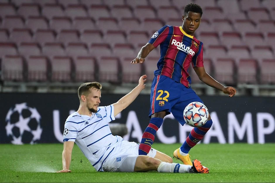 Ansu Fati ser&aacute; operado este lunes, seg&uacute;n lo anunci&oacute; el Barcelona. (Foto: AFP)