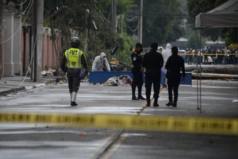 El MP y delegados de Aeronáutica Civil comenzaron la investigación para determinar la causa del accidente de la avioneta. (Foto: Wilder López/Soy502)&nbsp;&nbsp;