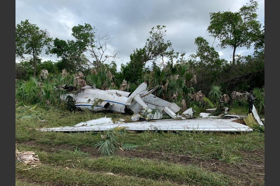Vista de la narcoavioneta siniestrada en Champerico, Retalhuleu. (Foto: cortes&iacute;a)&nbsp;