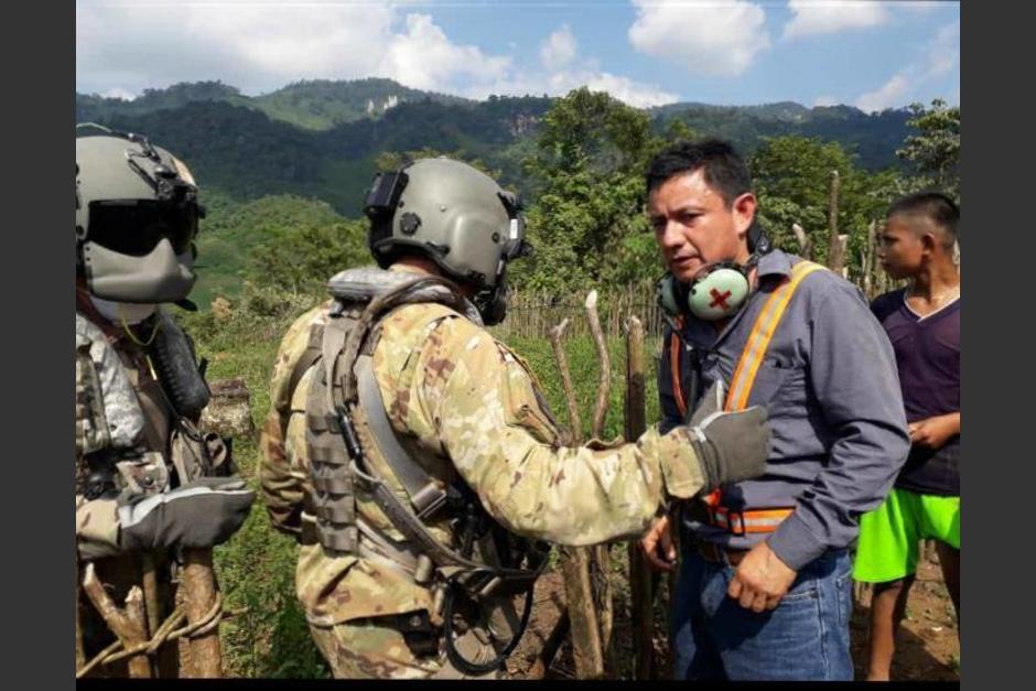 El alcalde de Chisec visitó varias comunidades afectadas por la depresión tropical Eta. (Foto: Informativo Chisec)