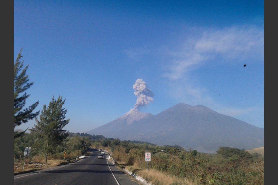 El Volcán de Fuego lanza ceniza volcánica y alertan a poblados cercanos. (Foto: Archivo/Soy502)