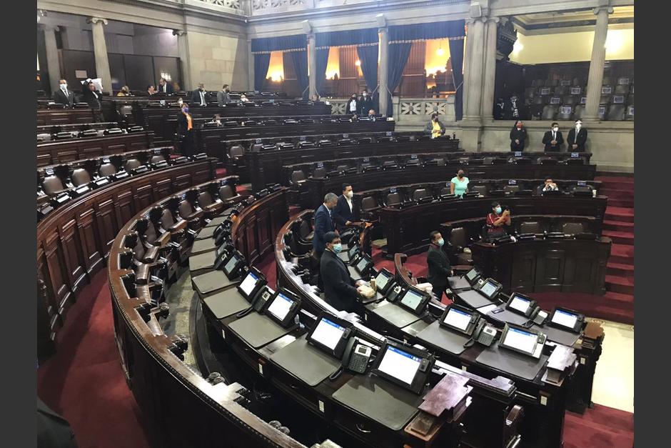 Varios diputados solo llegaron a marcar su asistencia y se fueron. (Foto: cortesía José Castro)