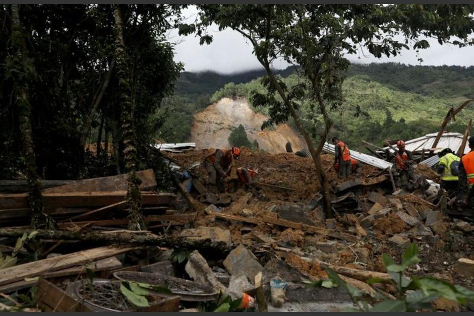 Una derrumbe provocado por la depresi&oacute;n tropical Eta, sepult&oacute; la aldea Quej&aacute;, ubicada en San Crist&oacute;bal Verapaz, Alta Verapaz. (Foto: La Gaceta Mexicana)