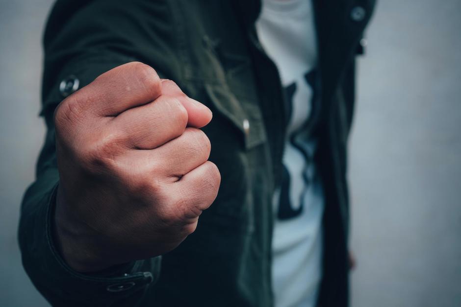 Vendedores de Suchitep&eacute;quez se enfrentaron a golpes con agentes de la PNC. (Imagen con fines ilustrativos. Foto: Shutterstock)