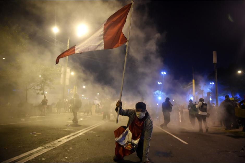 La tensión sube en Perú que busca la salida del presidente del Congreso que asumió la presidencia. (Foto: AFP)&nbsp;