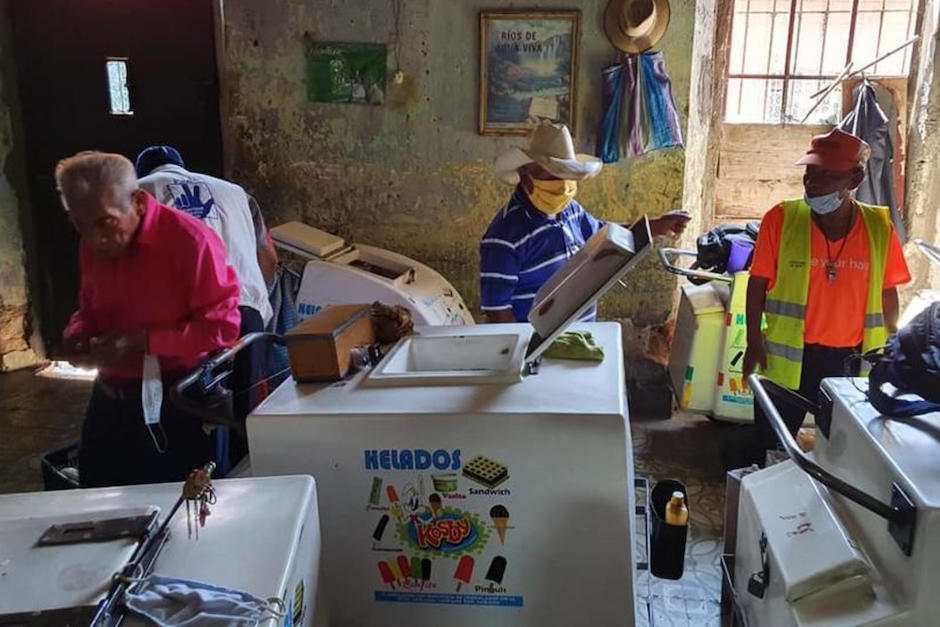 la cadena Telemundo destacó el movimiento que ayuda a los vendedores ambulantes de helados en este tiempo de crisis. (Foto: Abuelitos Heladeros)