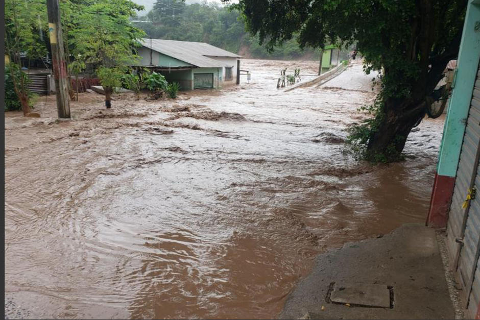 Así luce este miércoles 18 de noviembre el Barrio El Centro en Jocotan, Chiquimula. (Foto: Ejército de Guatemala)&nbsp;