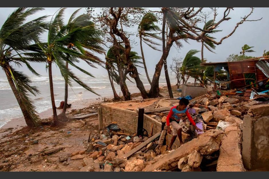 Cientos de personas quedaron en la calle, después que el huracán Iota afectara Nicaragua. (Foto: AFP)