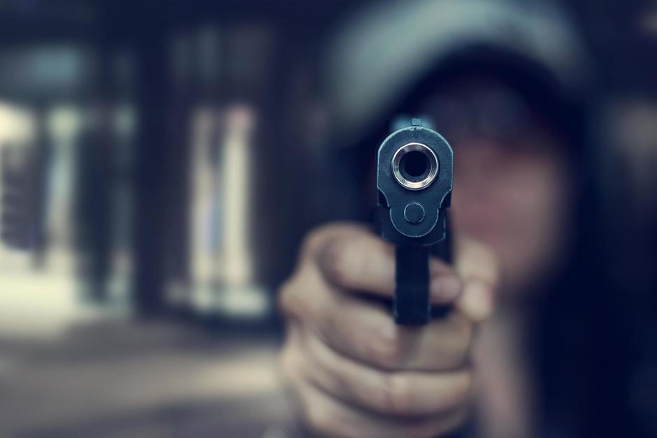 Dos "motoladrones" asaltaron y agredieron a una mujer en un sector de Villa Nueva. (Imagen con fines ilustrativos. Foto: Shutterstock)