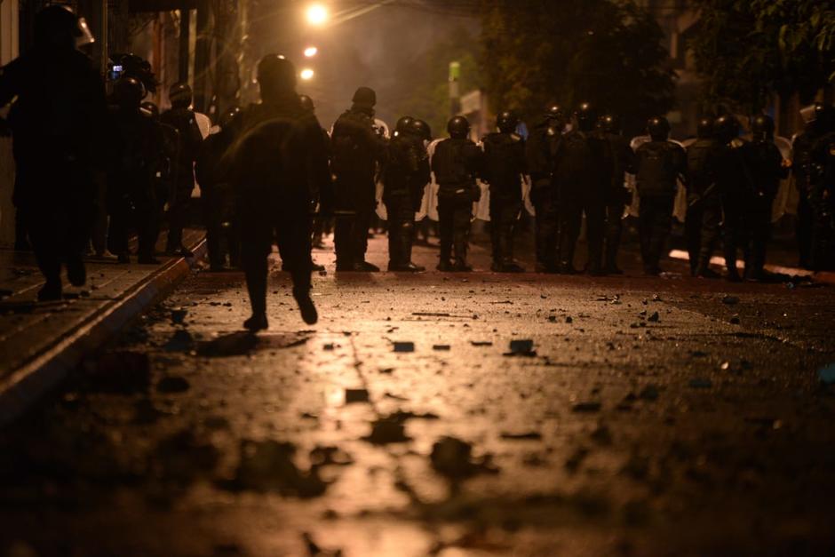 Una manifestaci&oacute;n pac&iacute;fica se transform&oacute; en violenta la noche del s&aacute;bado 21 de noviembre. (Foto: Wilder L&oacute;pez/Soy502)